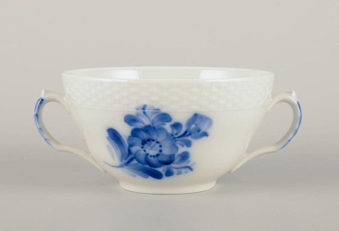 Royal Copenhagen Blue Flower Braided. Set of five pairs of bouillon cups and saucers in porcelain. - 3