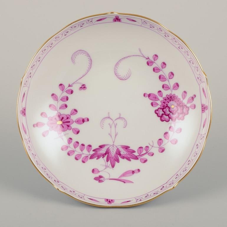 Meissen, Germany. Set of six pairs of "Pink Indian" porcelain coffee cups and saucers. Mid-20th C. - 6
