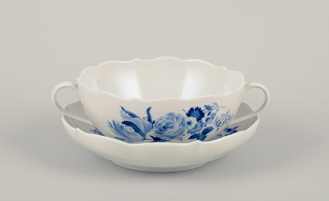 Meissen, Germany. Three pairs of bouillon cups in blue-painted porcelain. Mid-20th C. - 2