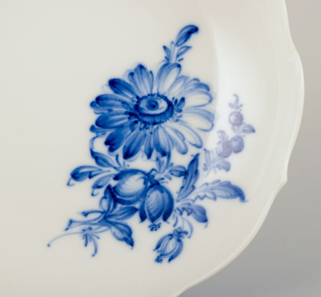Meissen, Germany. Three pairs of bouillon cups in blue-painted porcelain. Mid-20th C. - 6