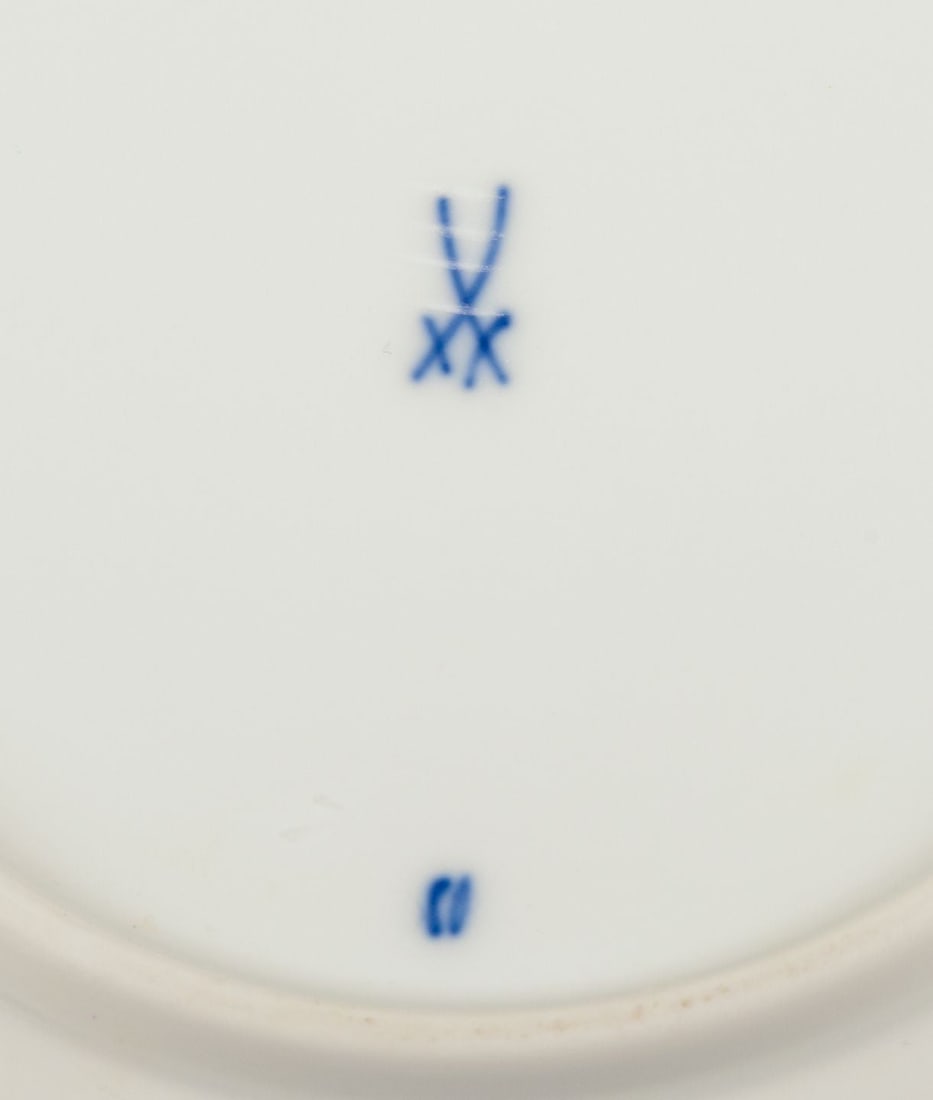 Meissen, Germany. Three pairs of bouillon cups in blue-painted porcelain. Mid-20th C. - 7