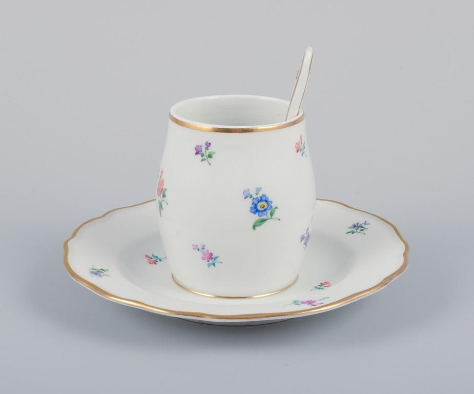 Meissen, Germany, mustard pot with original spoon. Ca. 1920.: Meissen, Germany, mustard pot with original spoon. Hand-painted with polychrome floral motifs, gold rim. From circa 1920. Marked. First factory quality. Perfect condition. Lid missing. Dimensions: Dia