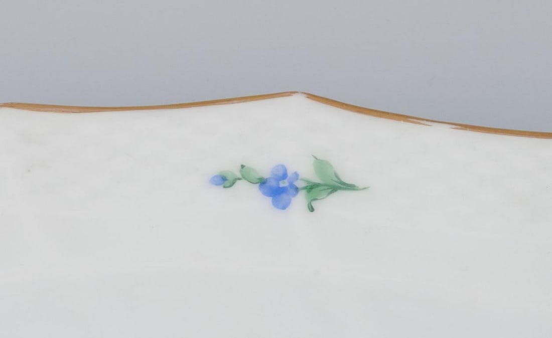 Royal Copenhagen Saxon Flower, very large oval serving platter in porcelain. Early 20th C. - 7