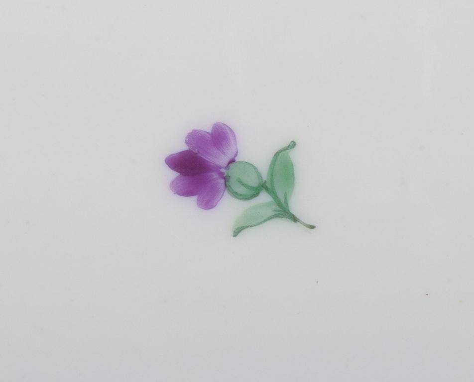 Royal Copenhagen Saxon Flower, very large oval serving platter in porcelain. Early 20th C. - 5
