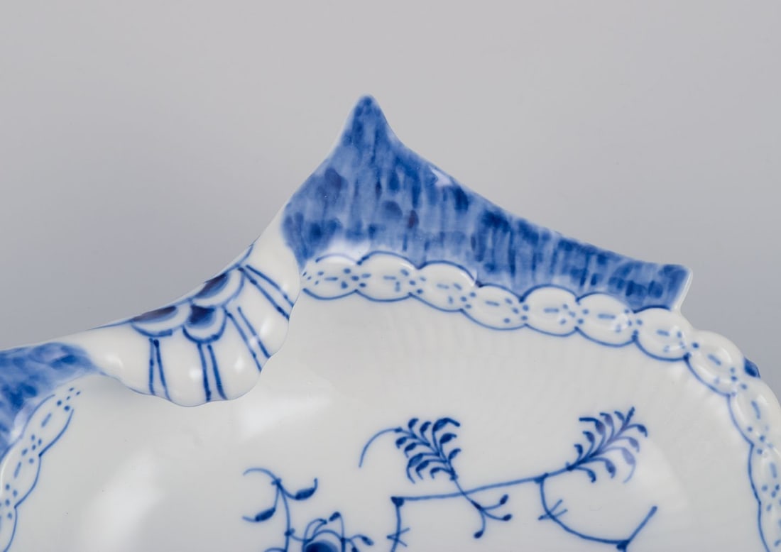 Royal Copenhagen Blue Fluted Half Lace, mussel-shaped bowl. Dated 1969-1974. - 6