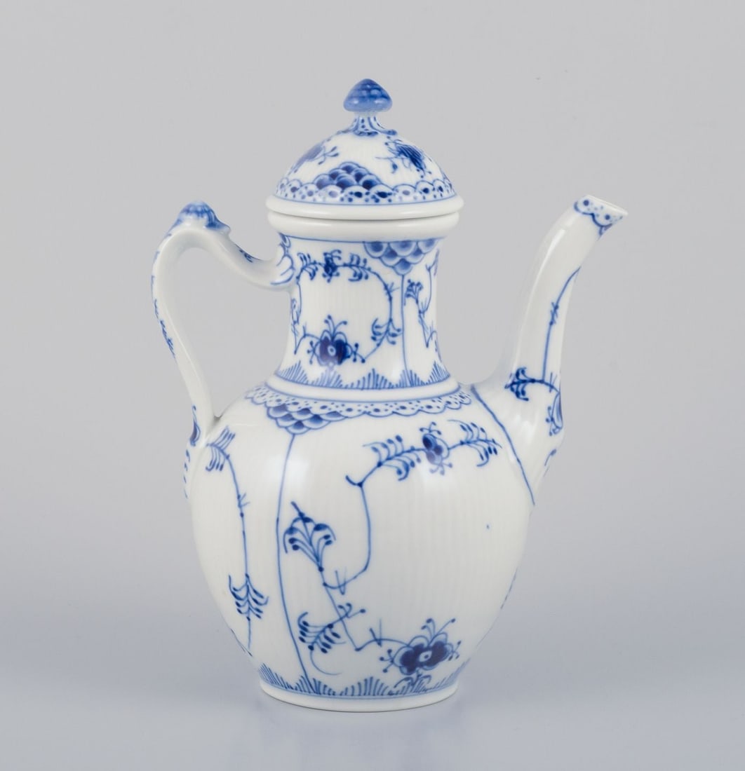 Royal Copenhagen Blue Fluted Half Lace, porcelain coffee pot. Dated 1969-1974. - 2