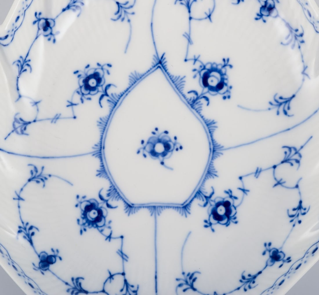 Royal Copenhagen Blue Fluted Half Lace, leaf-shaped dish with handle. Dated 1968. - 3