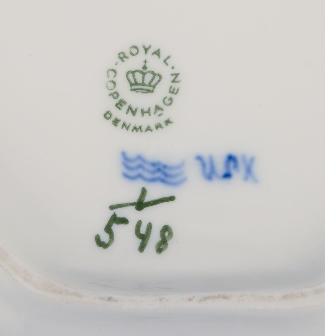 Royal Copenhagen Blue Fluted Half Lace, leaf-shaped dish with handle. Dated 1968. - 6