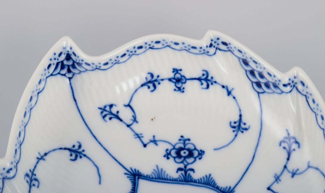 Royal Copenhagen Blue Fluted Half Lace, leaf-shaped dish with handle. Dated 1968. - 4