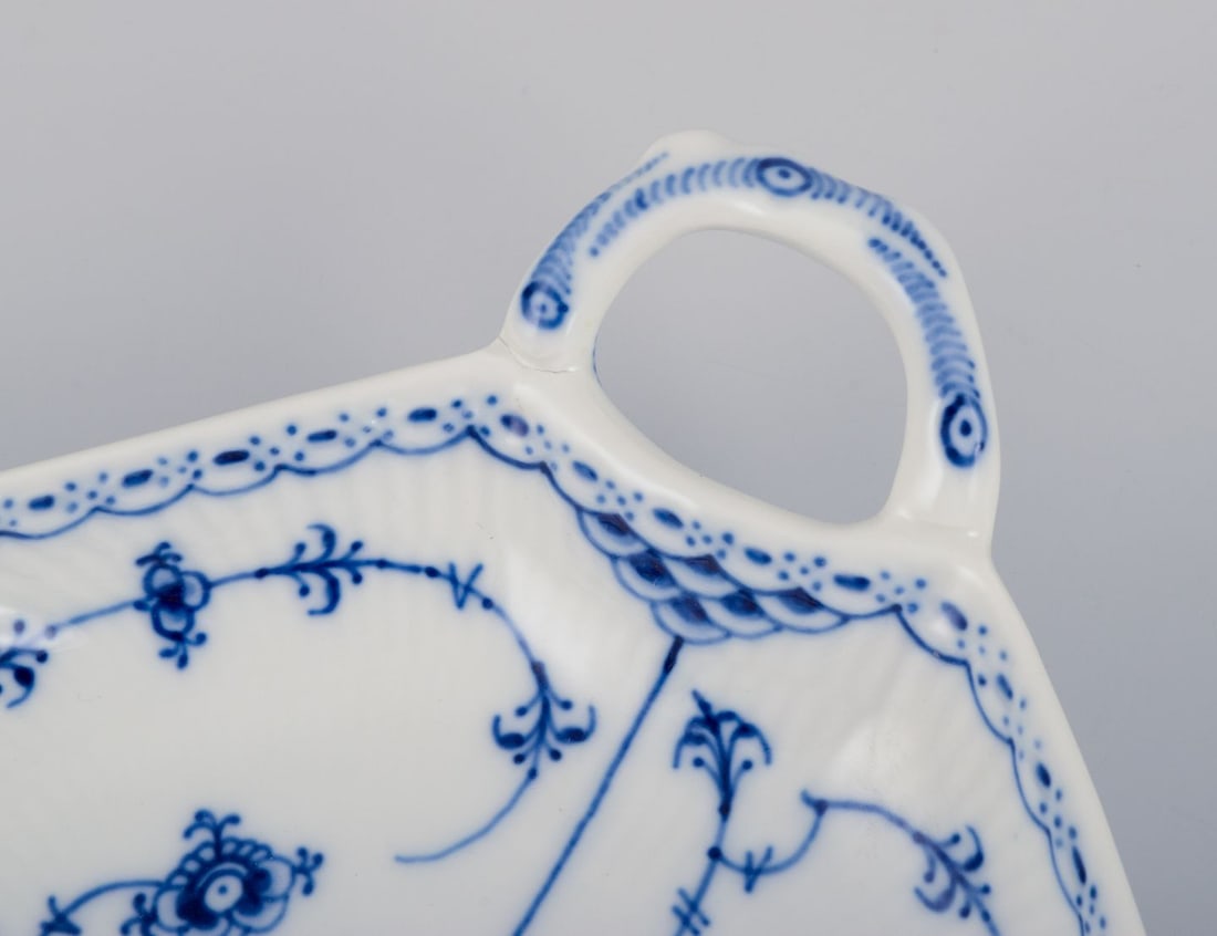 Royal Copenhagen Blue Fluted Half Lace, leaf-shaped dish with handle. Dated 1968. - 5