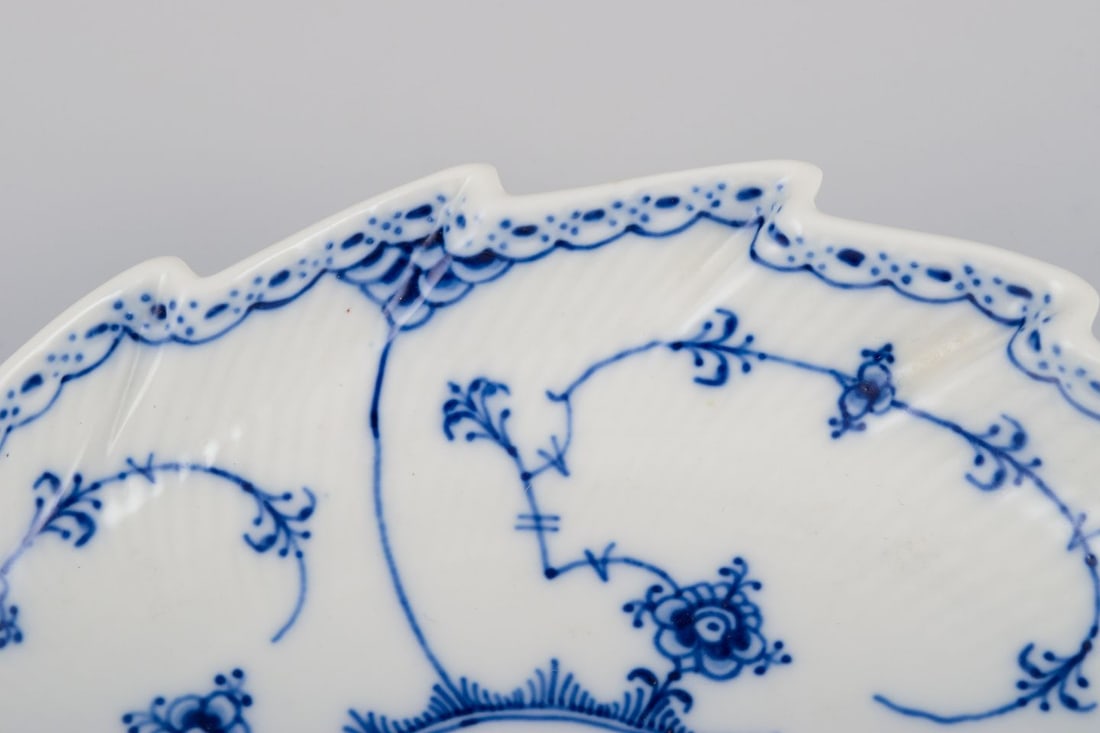 Royal Copenhagen Blue Fluted Half Lace, leaf-shaped dish with handle. Dated 1968. - 6