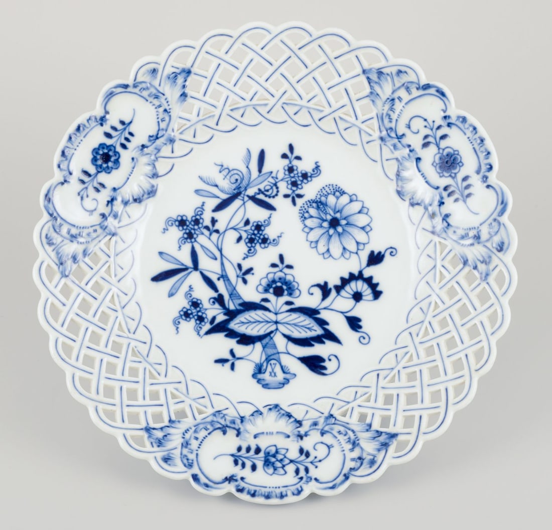 Meissen, Germany. Blue Onion pattern. Large round open lace plate. Approx. 1900. (1 of 6)