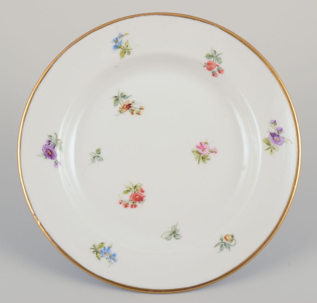 Six small porcelain plates. Hand-painted with polychrome floral motifs and gold rims. - 4