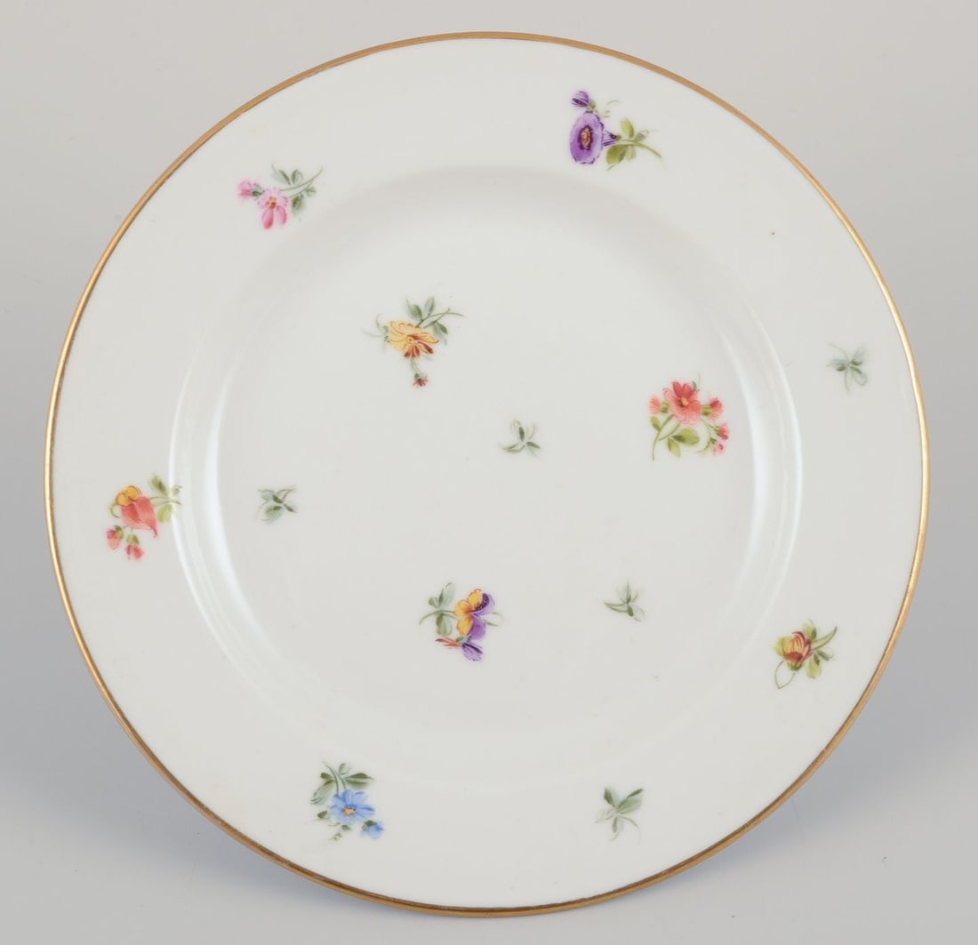 Six small porcelain plates. Hand-painted with polychrome floral motifs and gold rims. - 5