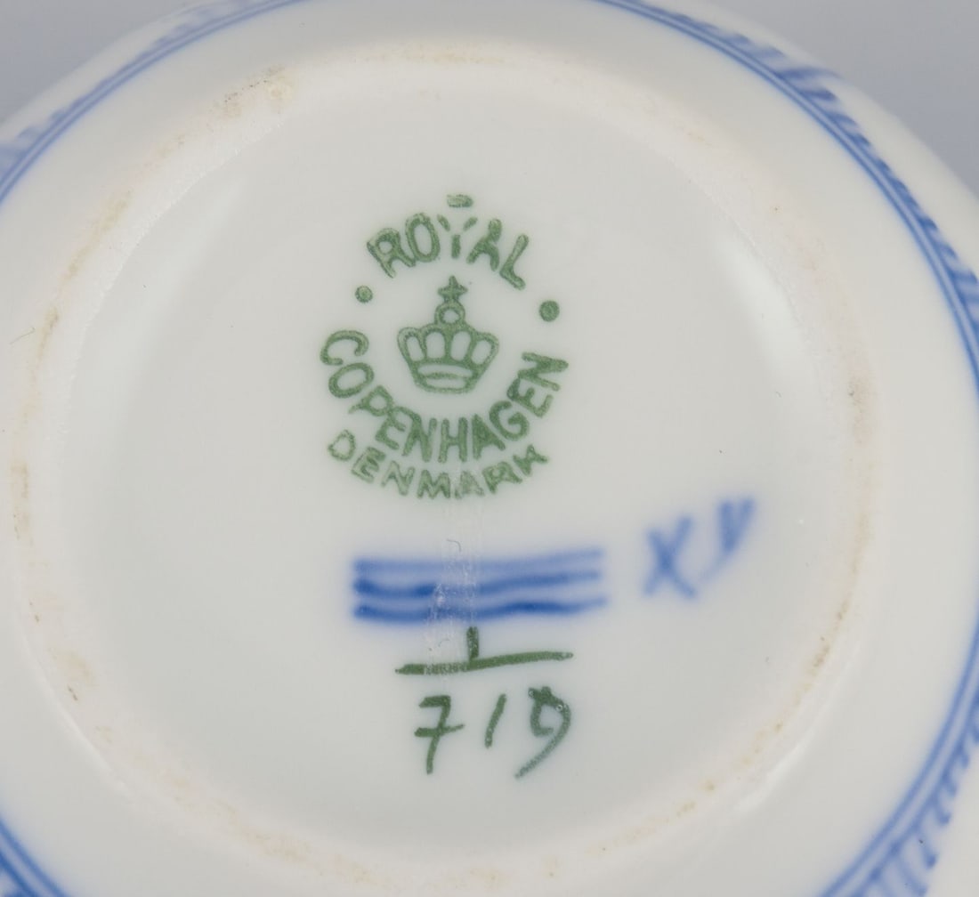 Royal Copenhagen Blue Fluted Half Lace. A set of four coffee cups with saucers. 1930s - 8
