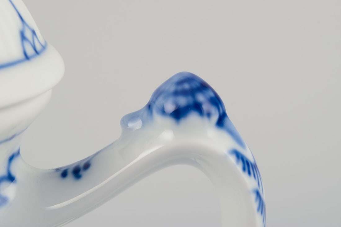 Royal Copenhagen Blue Fluted Plain, hand-painted coffee pot in porcelain. 1969-1974 - 8