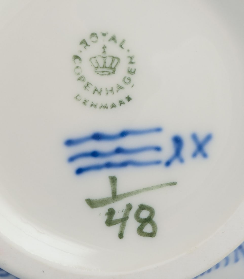 Royal Copenhagen Blue Fluted Plain, hand-painted coffee pot in porcelain. 1969-1974 - 9