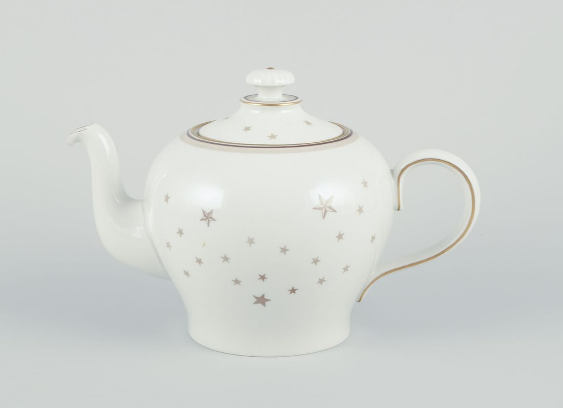 Bing and Grondahl, "Meƒe¦lkevej" ("Milky Way"). Porcelain teapot with matching sugar bowl and - 2