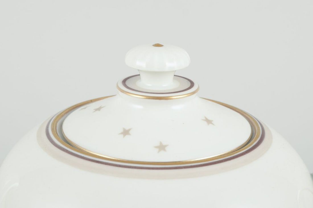Bing and Grondahl, "Meƒe¦lkevej" ("Milky Way"). Porcelain teapot with matching sugar bowl and - 3
