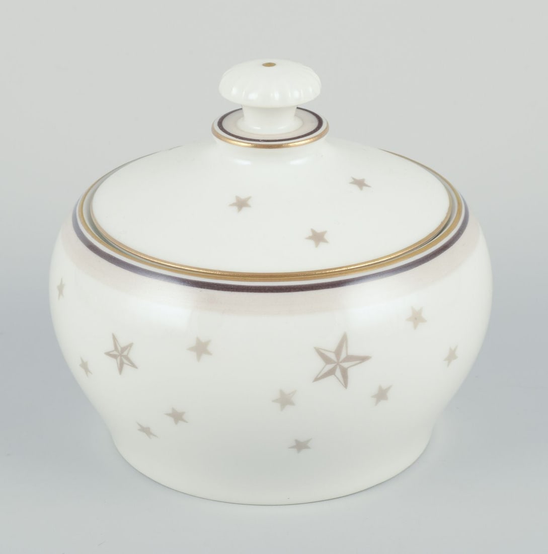 Bing and Grondahl, "Meƒe¦lkevej" ("Milky Way"). Porcelain teapot with matching sugar bowl and - 4