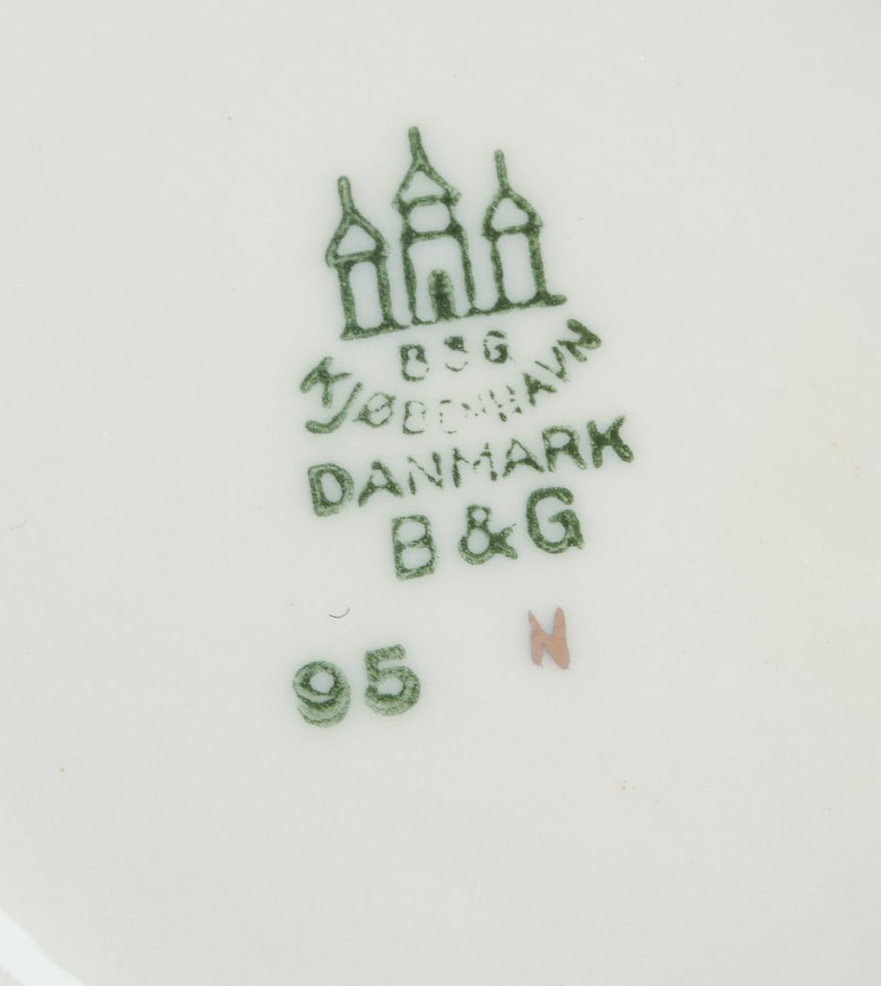 Bing and Grondahl, "Meƒe¦lkevej" ("Milky Way"). Porcelain teapot with matching sugar bowl and - 7