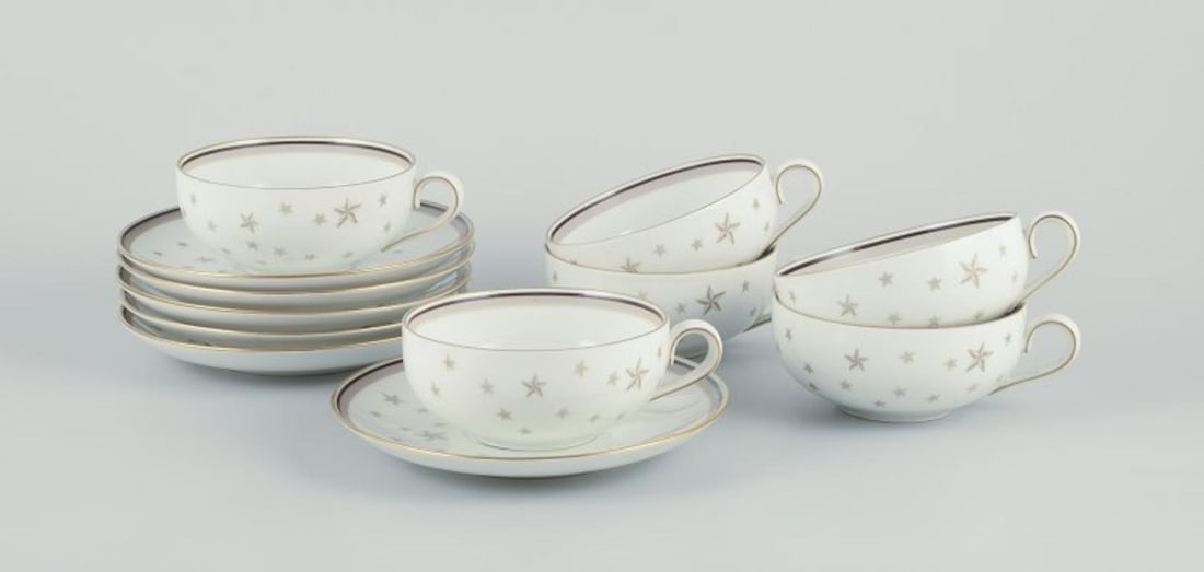 Bing and Grondahl, "Milky Way". Six porcelain teacups with saucers. Gold decoration. Ca. 1930s.: Bing and Grondahl, "Milky Way". Six porcelain teacups with saucers. Gold decoration. Ca. 1930s. Perfect condition. Marked. First factory quality. Cup: Diameter 10,4 cm. without handle x Height 4,7