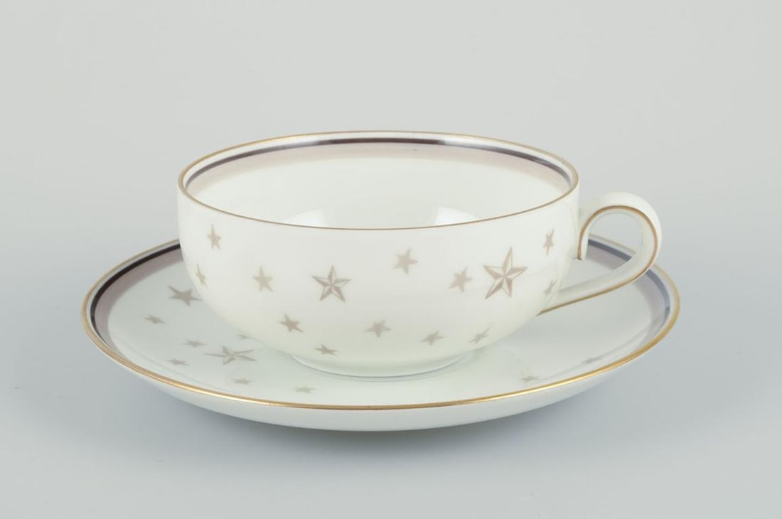 Bing and Grondahl, "Milky Way". Six porcelain teacups with saucers. Gold decoration. Ca. 1930s. - 2