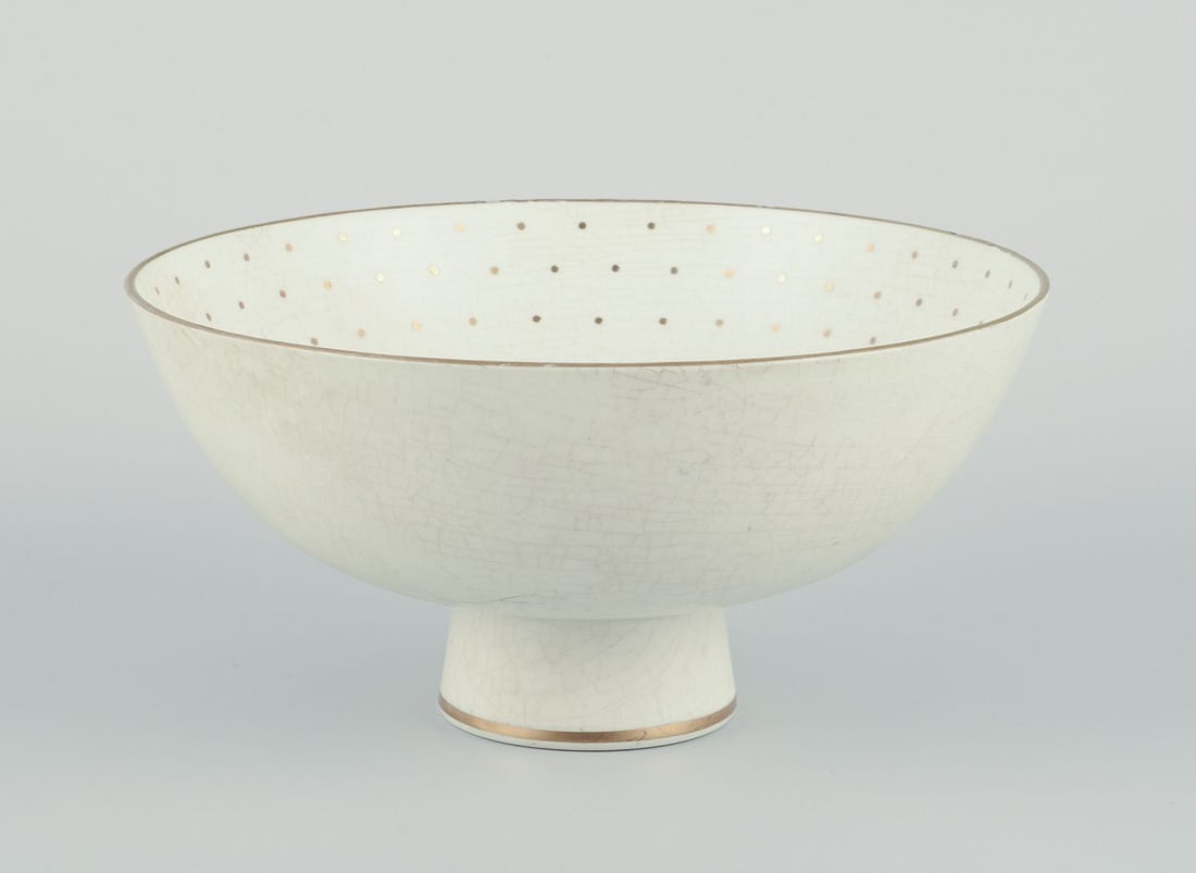 Arthur Percy for Gefle, Sweden. Porcelain bowl on base. Gold decoration with dots. Ca 1940s.: Arthur Percy for Gefle, Sweden. Porcelain bowl on base. Gold decoration with dots. Marked. Circa 1940s. Model 2039. In good condition, several minor chips at the top. Dimensions: Diameter 19.0 cm. x H