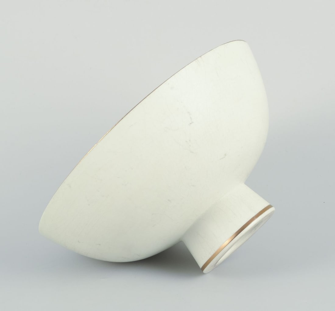 Arthur Percy for Gefle, Sweden. Porcelain bowl on base. Gold decoration with dots. Ca 1940s. - 6