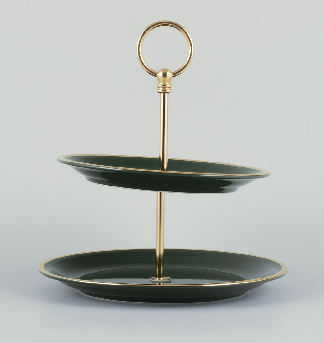 Pillivuyt, France. Cake stand/etagere in porcelain. Brass handle."Green Bistro". Ca. 1970s - 2