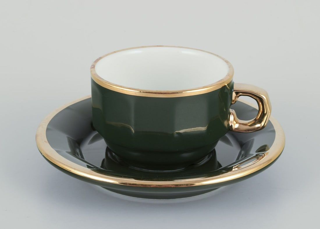 Pillivuyt, France. Four pairs of coffee cups with matching saucers. "Green Bistro" porcelain. Ca. - 2