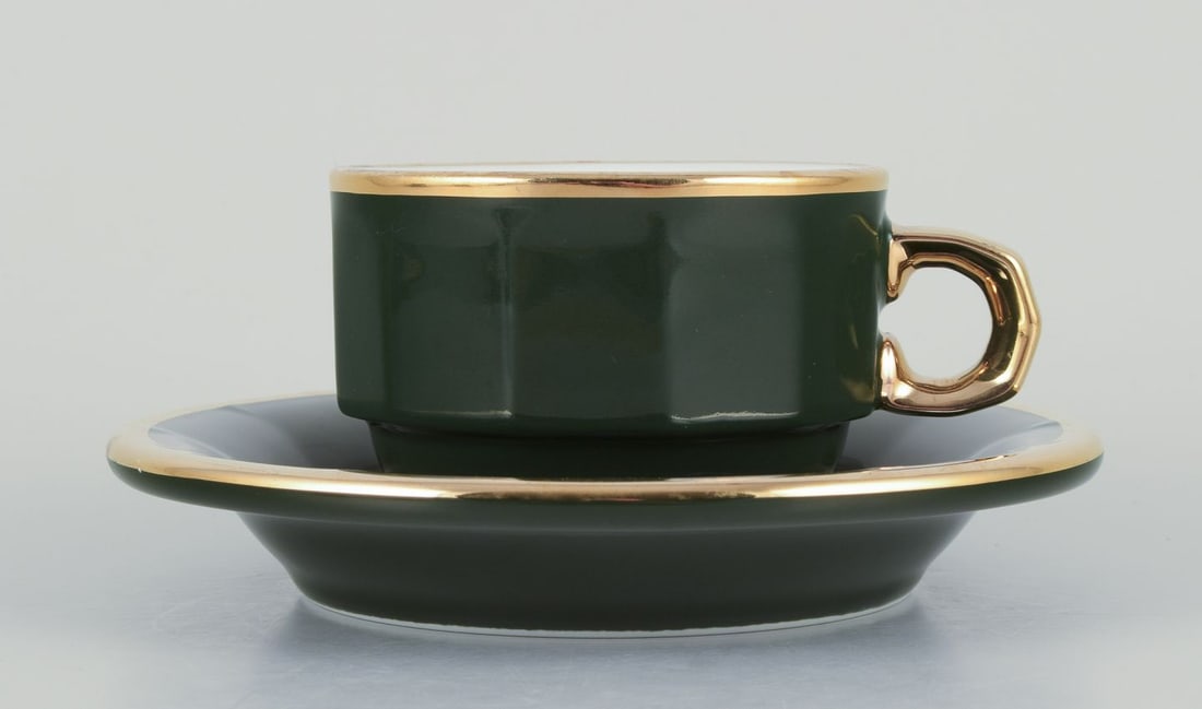 Pillivuyt, France. Four pairs of coffee cups with matching saucers. "Green Bistro" porcelain. Ca. - 3