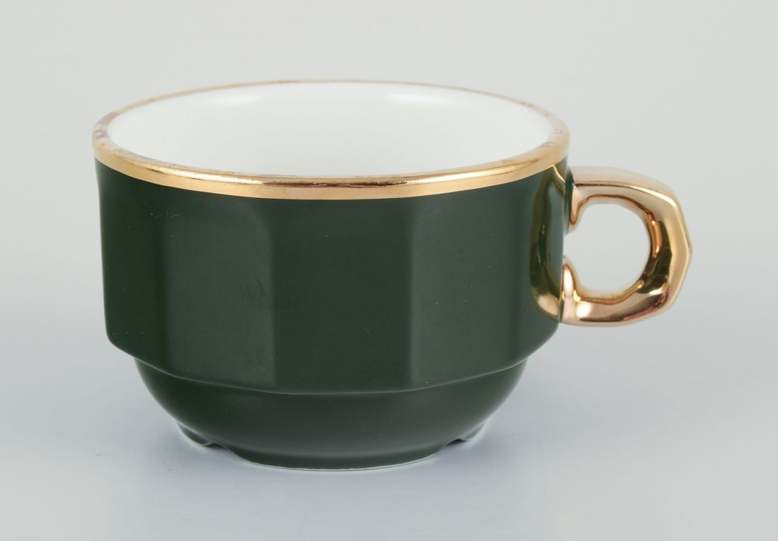 Pillivuyt, France. Four pairs of coffee cups with matching saucers. "Green Bistro" porcelain. Ca. - 4