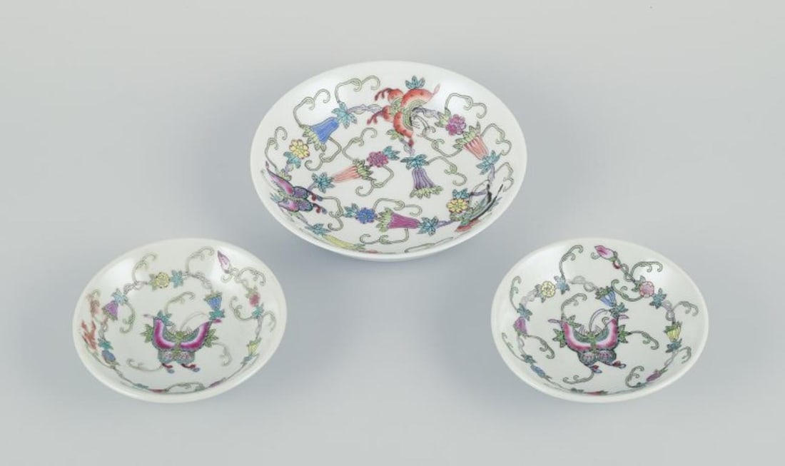 China, three porcelain bowls. Classic motifs with flowers and butterflies. 20th C.: China, three porcelain bowls. Classic motifs with flowers and butterflies. Hand-painted. 1900s. Marked. Perfect condition. Small: Diameter 10.0 cm. x Height 3.0 cm. Large: Diameter 14.0 cm. x Height
