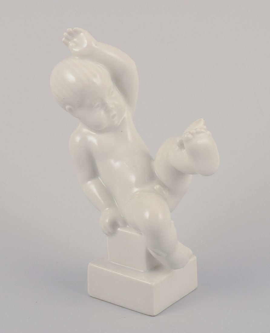 Bing & Grondahl. Two porcelain figurines of two little boys. White glazed. 1920s/30s. - 2