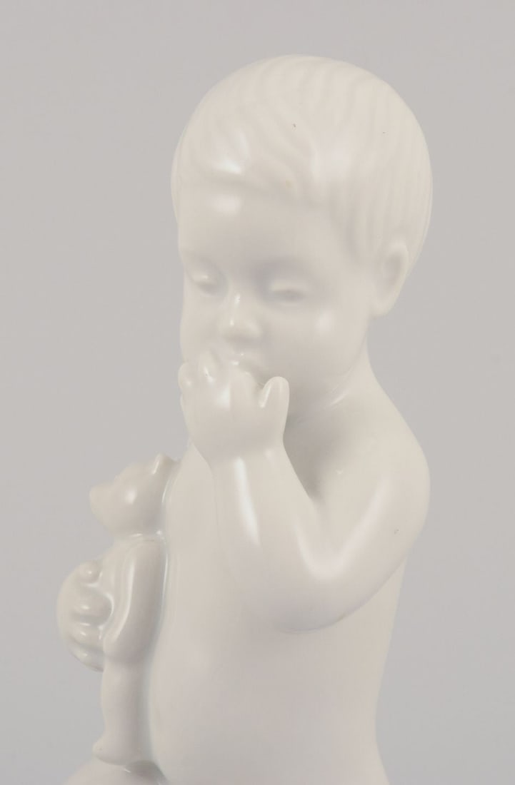 Bing & Grondahl. Two porcelain figurines of two little boys. White glazed. 1920s/30s. - 8