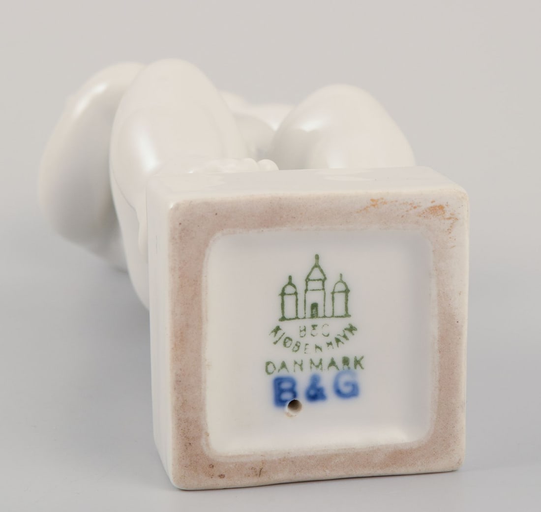 Bing & Grondahl. Two porcelain figurines of two little boys. White glazed. 1920s/30s. - 9