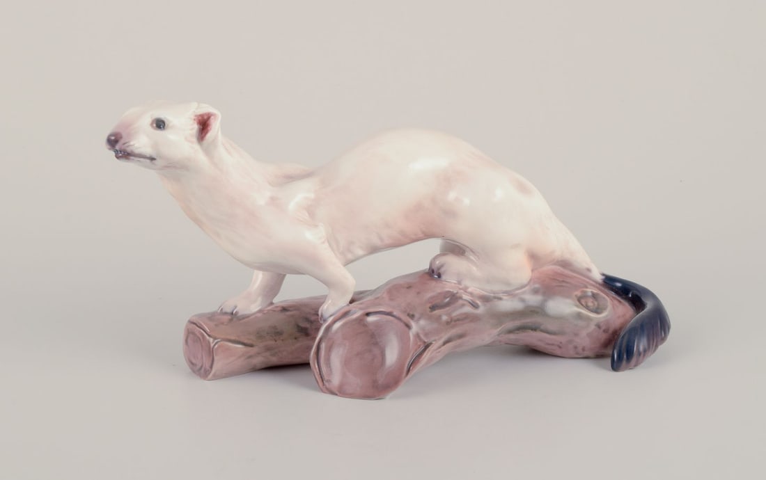 Dahl Jensen, porcelain figurine of ermine, 1930/40s: Dahl Jensen, porcelain figurine of ermine. Model number 1121. 1930/40s First factory quality. In perfect condition. Dimensions: L 23,0 cm. x Height 11,0 cm. Reserve: $280.00 Shipping: Domestic: