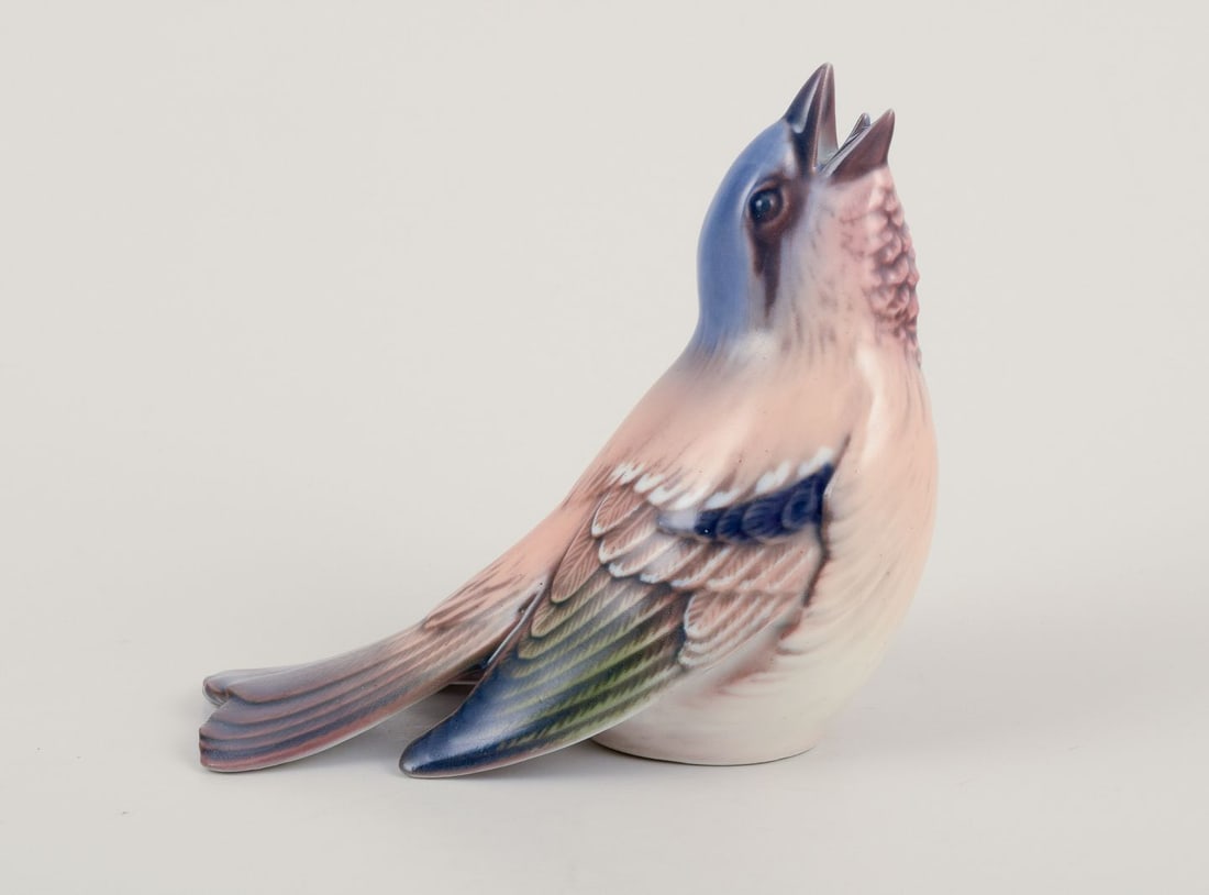 Dahl Jensen, porcelain figurine of bowfinch. 1920/30s.: Dahl Jensen, porcelain figurine of a bowfinch. Model number: 1249 Dating: 1920/30s. Marked with a royal crown and DJ Copenhagen. In perfect condition. First factory quality. Dimensions: L 10.0 cm. x