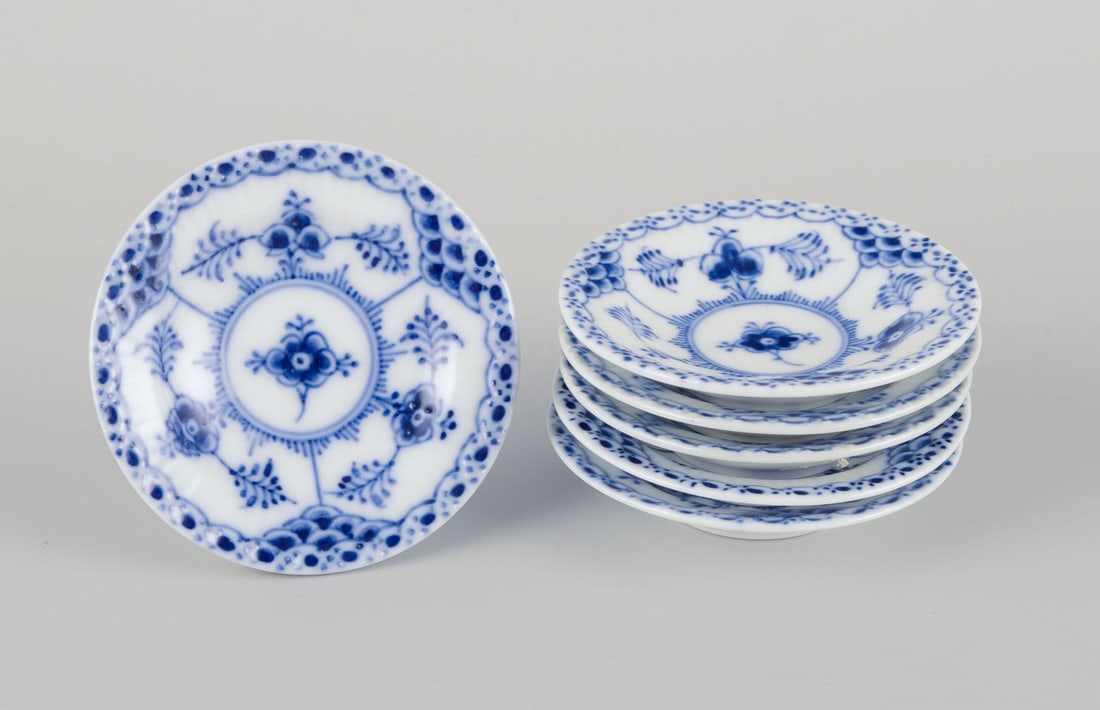 Royal Copenhagen Blue Fluted Half Lace. Set of six porcelain caviar bowls.: Royal Copenhagen Blue Fluted Half Lace, a set of six caviar bowls in porcelain. Model number: 1/504. Dating: 1960/70s. Marked. In perfect condition. First factory quality. Dimensions: D 7,2 cm. x H
