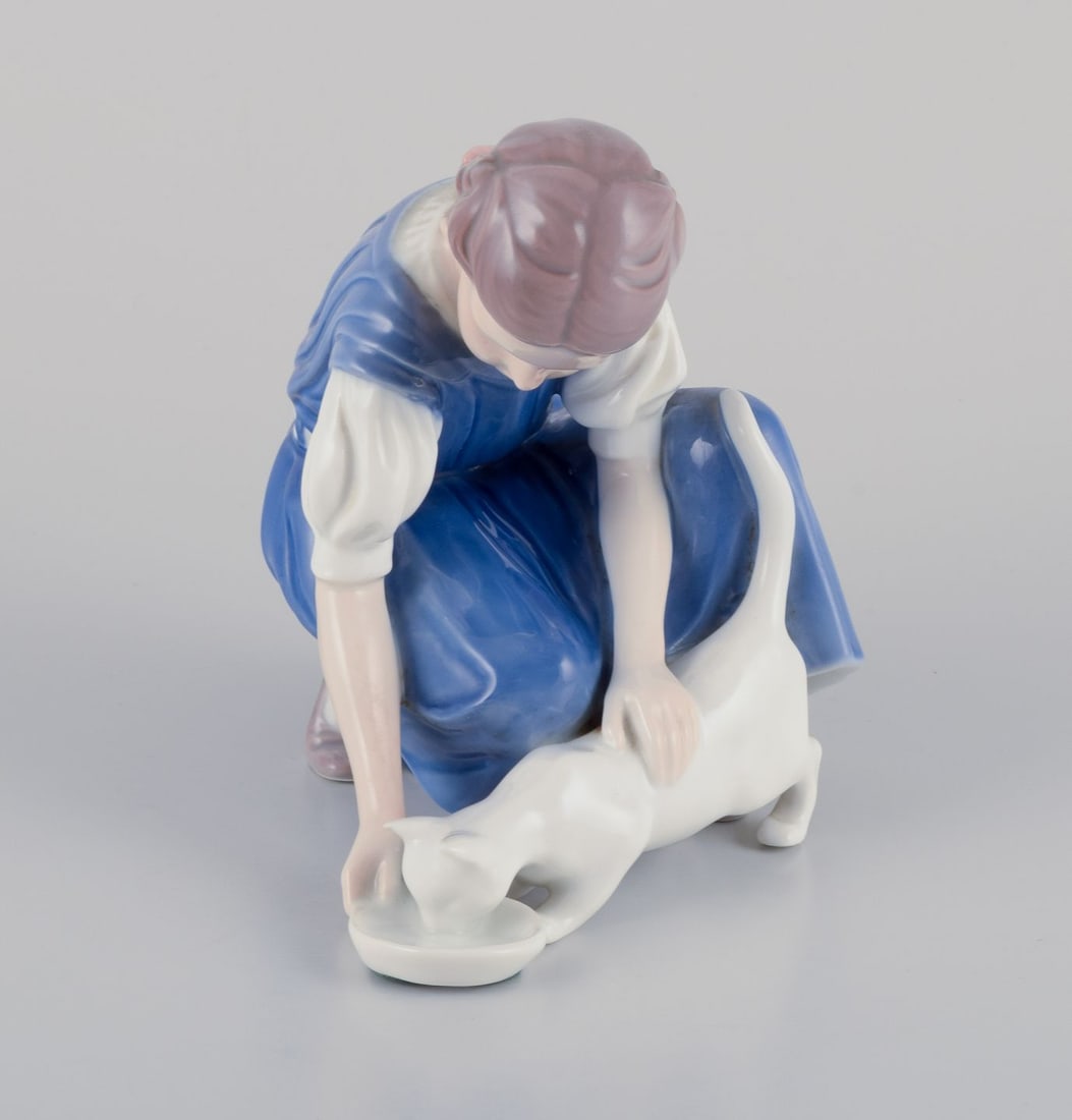 Bing & Grondahl porcelain figurine. Girl with a cat. Approx. 1970s - 3