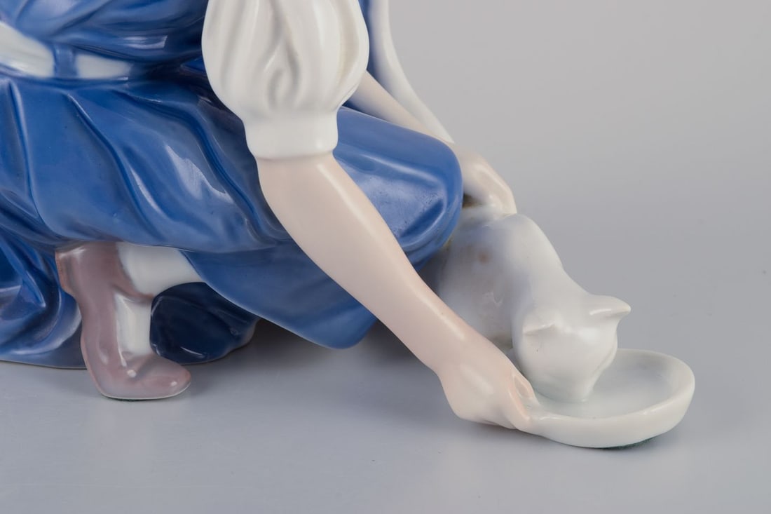 Bing & Grondahl porcelain figurine. Girl with a cat. Approx. 1970s - 6