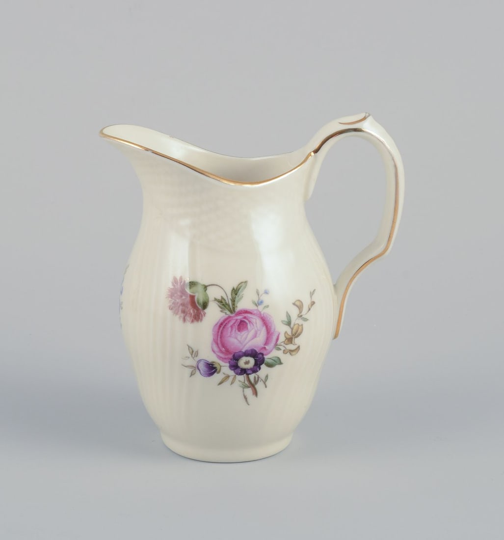 Royal Copenhagen, "Frijsenborg". Sugar bowl and creamer in porcelain. 1950s. - 5