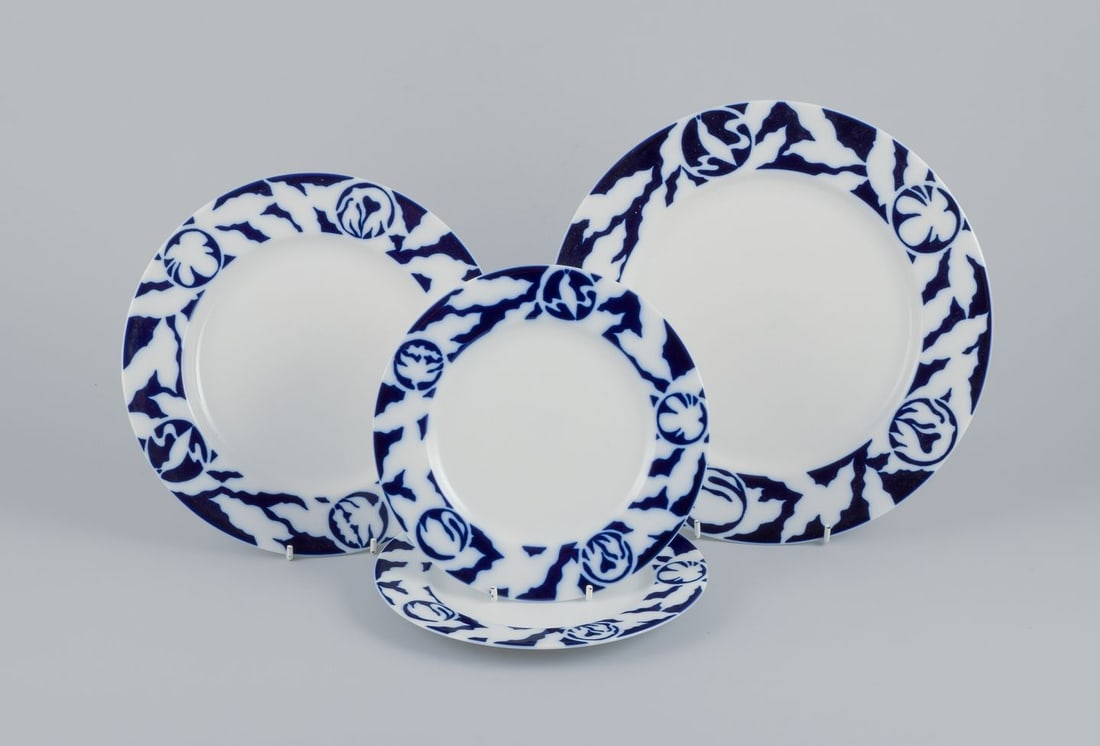 Lin Utzon for Rosenthal, Germany. Four plates. Hans Christian Andersen 200th Anniversary.: Lin Utzon for Rosenthal, Germany. Four plates in different sizes. Hans Christian Andersen 200th Anniversary. Marked. Perfect condition. Dimensions: Diameter 19.5 cm. / Diameter 23.5 cm. / Diameter