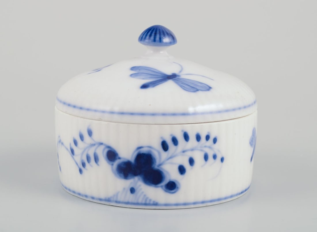 Royal Copenhagen Blue Fluted Plain lidded jar in porcelain. Rare model. - 4
