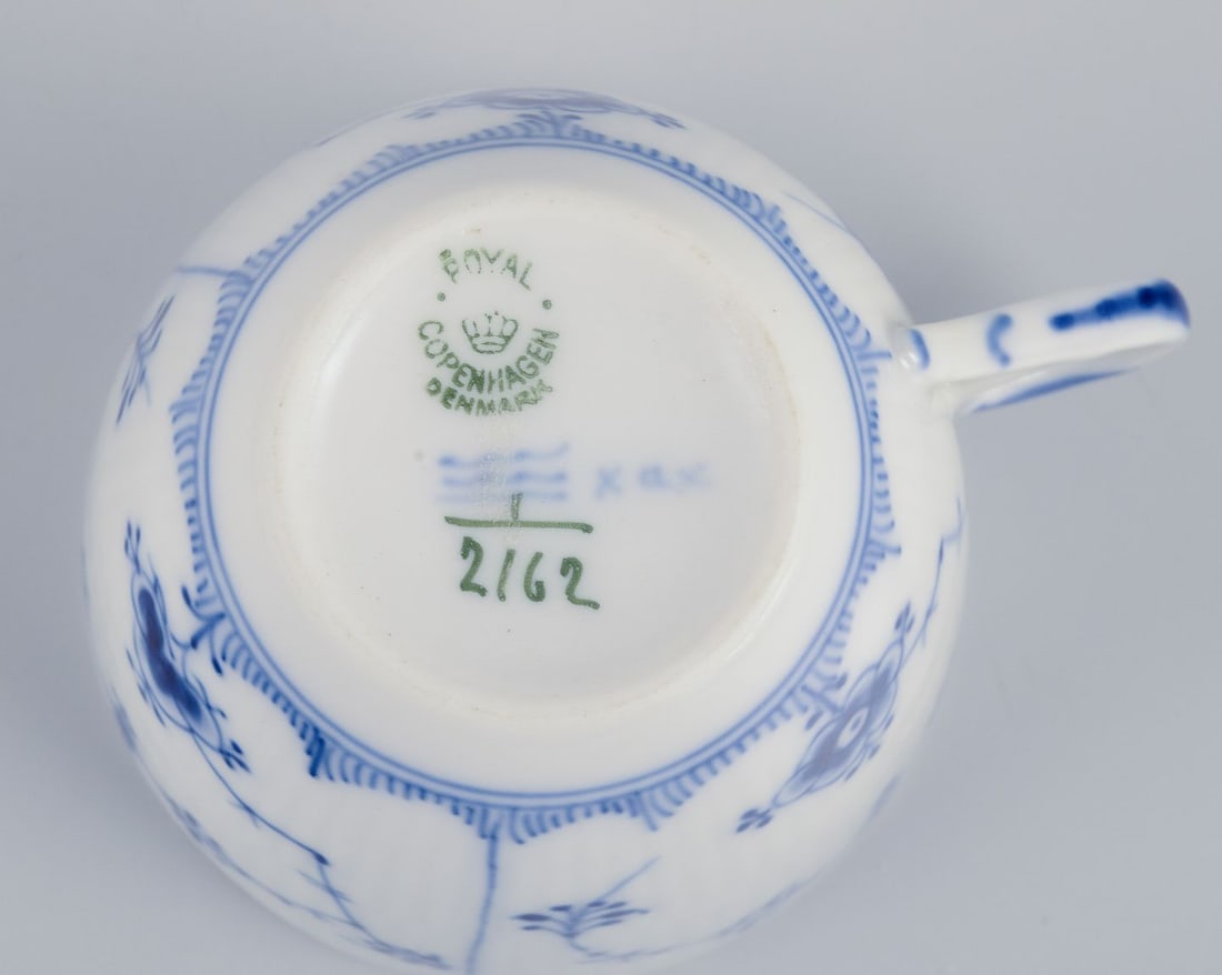 Royal Copenhagen Blue Fluted Plain. Six coffee cups with saucers. 1930s. - 6