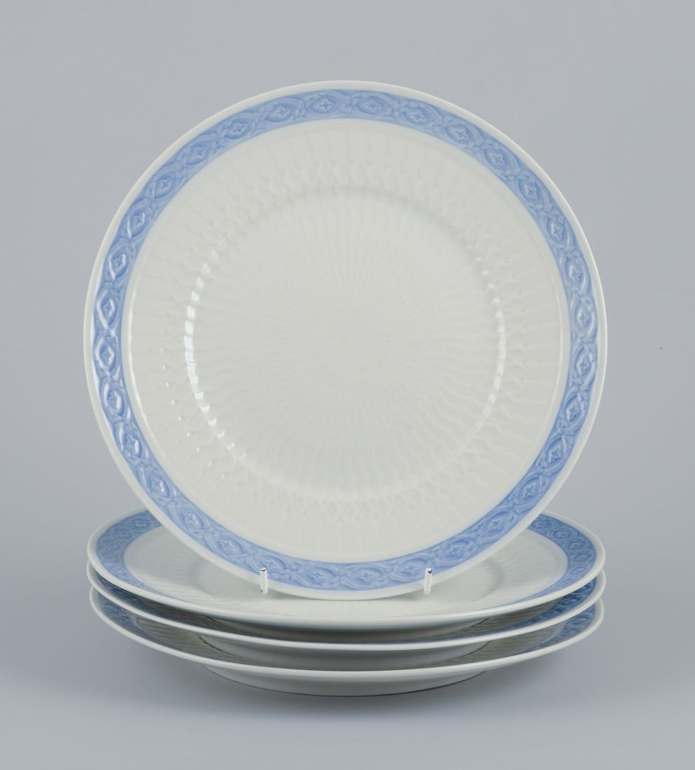 Royal Copenhagen Blue Fan, four dinner plates in porcelain. 1960s/1970s.: Royal Copenhagen Blue Fan, four dinner plates. Model number: 11519 Dating: 1960s/1970s. Marked. In excellent condition. First factory quality. Dimensions: Diameter 25.5 cm. Reserve: $252.00 Shipping: 