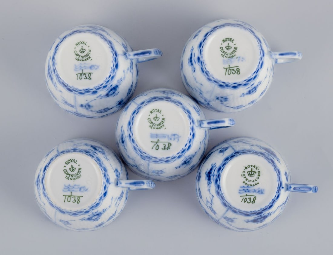 Royal Copenhagen Blue Fluted Full Lace. Five demitasse cups and saucers in porcelain. 1930s. - 8