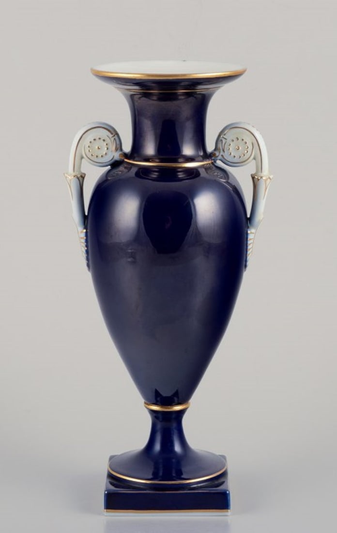 Meissen, Germany. Porcelain vase in Sevres Bleu. Approx. 1920s/30s - 5