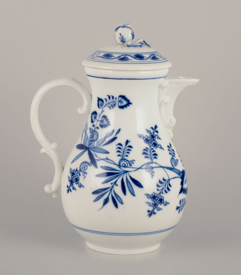Meissen, Germany. Blue Onion pattern. Large coffee pot in porcelain. Approx. 1900. - 3